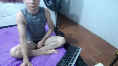 Snapshot of hot_mann11 chatting on 10.12.25 angel online show from 10.12.25