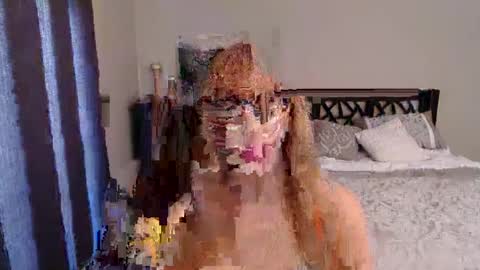 Snapshot of hot_milfy_mom chatting on 09.24.25 Rose Redwood online show from 09.24.25
