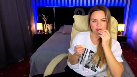 hot_natallie online show from 11.21.25