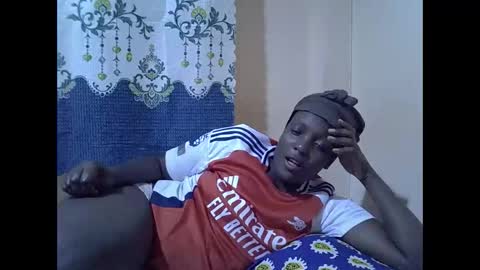 Snapshot of hot_raylah chatting on 12.02.25 RAYLAH online show from 12.02.25