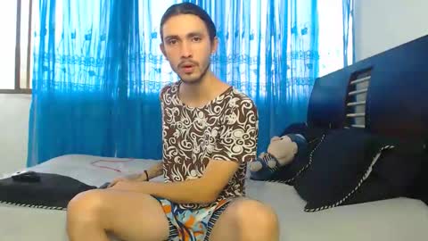 Snapshot of hot_sharks__ chatting on 09.11.25 Hot Sharks online show from 09.11.25