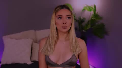 Snapshot of hotjessxx chatting on 11.27.25 Maria online show from 11.27.25