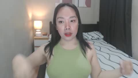 Snapshot of hotseductivests chatting on 11.04.25 ZOE online show from 11.04.25