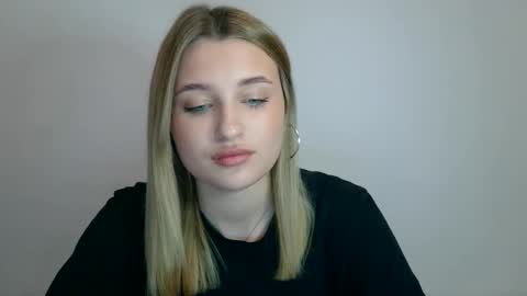 Snapshot of hotstellax chatting on 10.27.25 Stella online show from 10.27.25