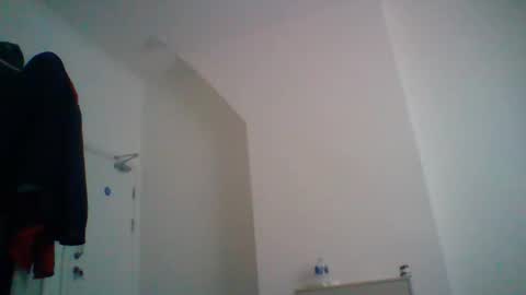 Snapshot of hotsurfdude1992 chatting on 10.23.25 hotsurfdude1992 online show from 10.23.25