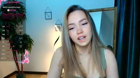 Snapshot of hottease_pvt chatting on 12.04.24 hello Im Eva online show from 12.04.24