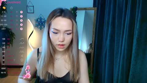 Snapshot of hottease_pvt chatting on 12.22.24 hello Im Eva online show from 12.22.24