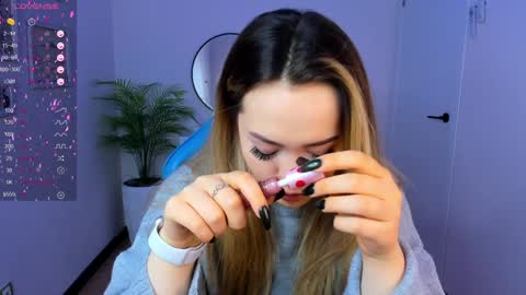 Snapshot of hottease_pvt chatting on 01.05.25 hello Im Eva online show from 01.05.25