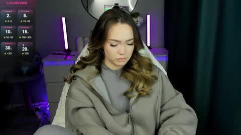 Snapshot of hottease_pvt chatting on 09.09.25 hello Im Eva online show from 09.09.25