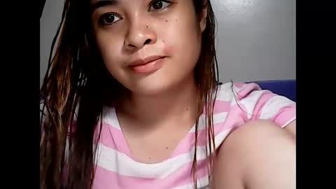 Snapshot of hottie_asianbabe chatting on 02.15.25 Leen online show from 02.15.25