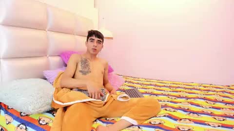 hottiie_guy online show from 10.07.25