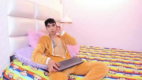 hottiie_guy online show from 10.08.25