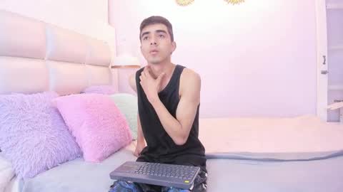 hottiie_guy online show from 10.18.25