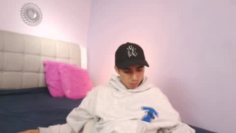 hottiie_guy online show from 11.04.25