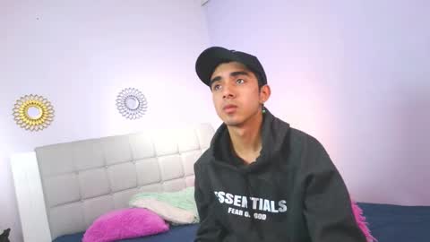 hottiie_guy online show from 11.05.25