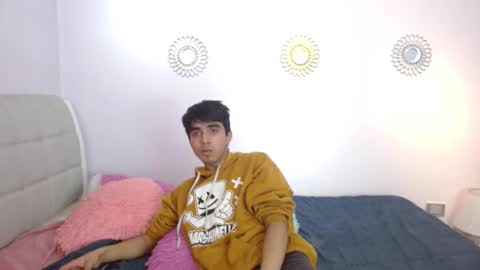 hottiie_guy online show from 11.25.25