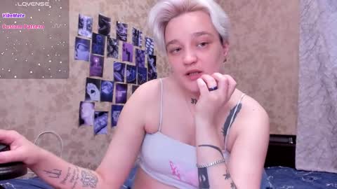 Snapshot of hotty_linn chatting on 09.14.25 Linn online show from 09.14.25