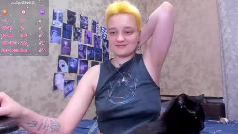 Snapshot of hotty_linn chatting on 09.21.25 Linn online show from 09.21.25