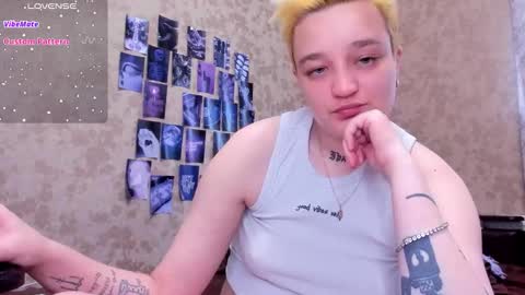 Snapshot of hotty_linn chatting on 10.03.25 Linn online show from 10.03.25