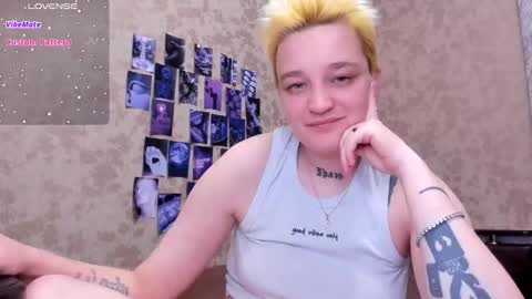 Snapshot of hotty_linn chatting on 10.04.25 Linn online show from 10.04.25