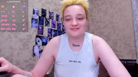 Snapshot of hotty_linn chatting on 10.05.25 Linn online show from 10.05.25