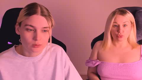 Snapshot of hottyblonds chatting on 12.31.24 Nessie and Jessie online show from 12.31.24
