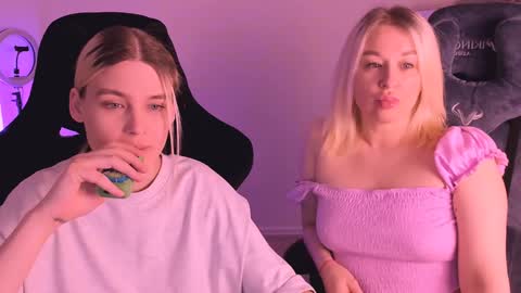 Snapshot of hottyblonds chatting on 01.02.25 Nessie and Jessie online show from 01.02.25