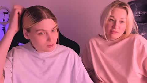 Snapshot of hottyblonds chatting on 01.06.25 Nessie and Jessie online show from 01.06.25