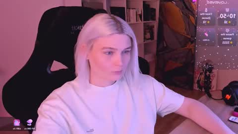 Snapshot of hottyblonds chatting on 02.17.25 Nessie and Jessie online show from 02.17.25