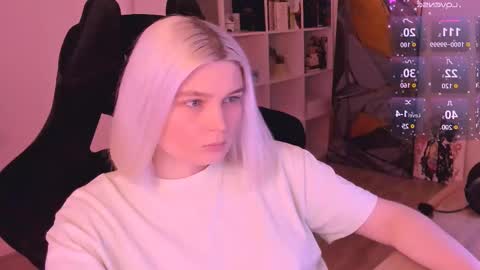 Snapshot of hottyblonds chatting on 02.18.25 Nessie and Jessie online show from 02.18.25