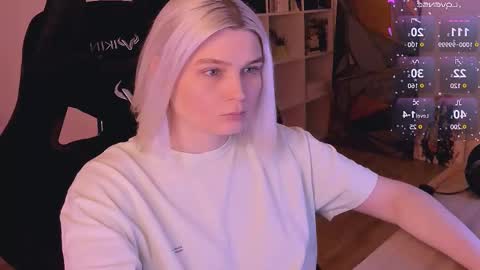 Snapshot of hottyblonds chatting on 02.18.25 Nessie and Jessie online show from 02.18.25