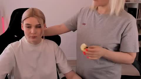 Snapshot of hottyblonds chatting on 03.10.25 Nessie and Jessie online show from 03.10.25