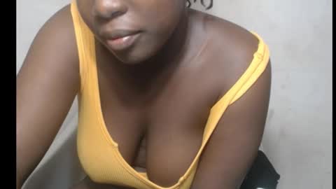 Snapshot of hottylissa1 chatting on 10.13.25 hottylissa1 online show from 10.13.25