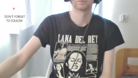 Snapshot of houdenni chatting on 02.07.25 twinkie online show from 02.07.25