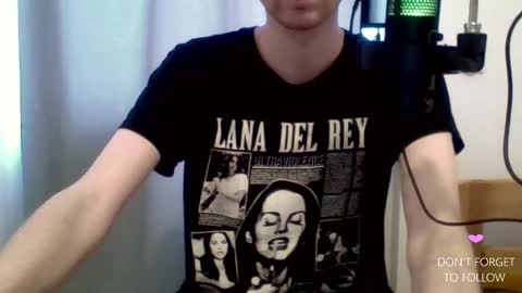 Snapshot of houdenni chatting on 02.07.25 twinkie online show from 02.07.25