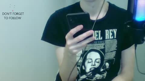 Snapshot of houdenni chatting on 02.11.25 twinkie online show from 02.11.25