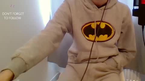 Snapshot of houdenni chatting on 02.14.25 twinkie online show from 02.14.25