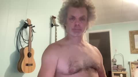 Snapshot of howlingatnothing chatting on 09.25.25 howlingatnothing online show from 09.25.25