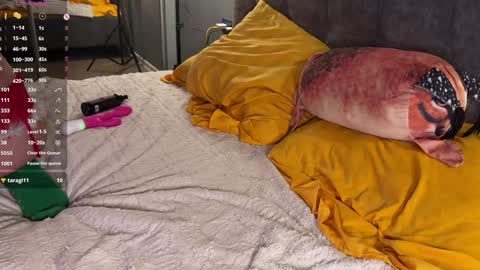 Snapshot of howtoreachorgasm chatting on 12.24.24 Elizabeth online show from 12.24.24