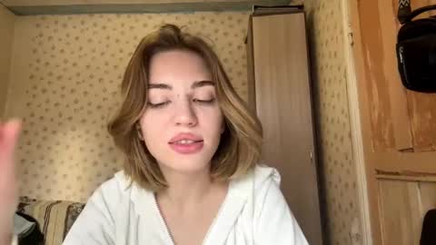 Snapshot of hsiuscherich chatting on 11.14.25 hsiuscherich online show from 11.14.25