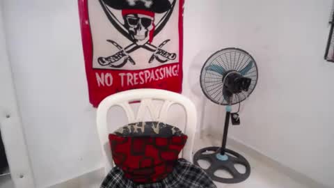 Snapshot of hugedaneska chatting on 12.22.24 Danezka online show from 12.22.24