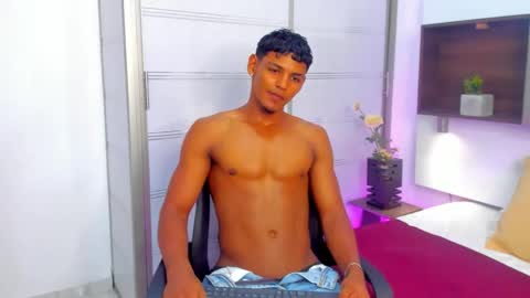 Snapshot of hugo_cano chatting on 10.05.25 Hugo Cano online show from 10.05.25