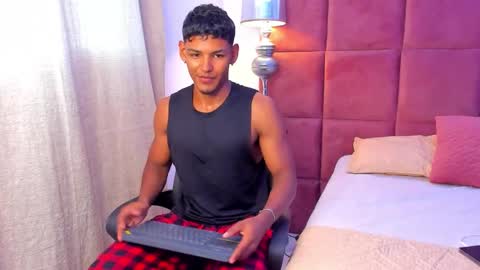 Snapshot of hugo_cano chatting on 10.12.25 Hugo Cano online show from 10.12.25