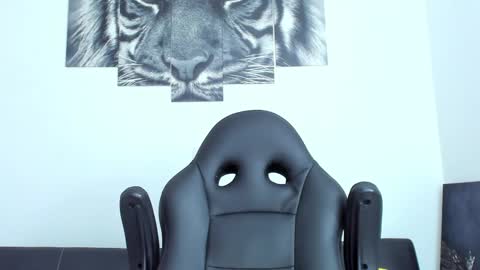 Snapshot of humber_eli chatting on 09.11.25 Eli online show from 09.11.25