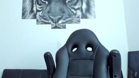 Snapshot of humber_eli chatting on 10.08.25 Eli online show from 10.08.25