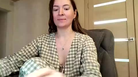 Snapshot of humpygrey chatting on 10.20.25 HumpyGrey online show from 10.20.25