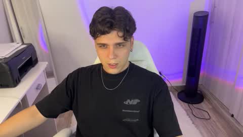 Snapshot of hun_damer chatting on 11.12.25 hun_damer online show from 11.12.25