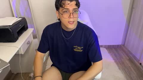 Snapshot of hun_damer chatting on 11.16.25 hun_damer online show from 11.16.25