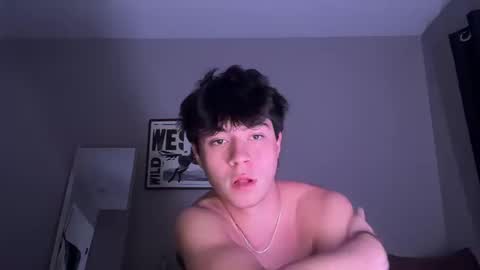 Snapshot of hungc0llegejock chatting on 10.13.25 hungc0llegejock online show from 10.13.25