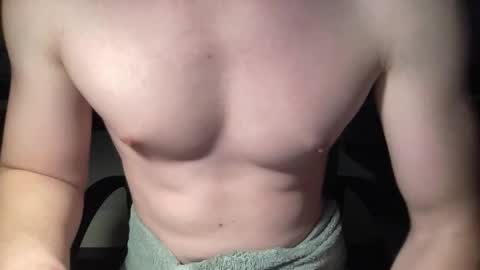 Snapshot of hungwank95 chatting on 11.19.25 hungwank95 online show from 11.19.25